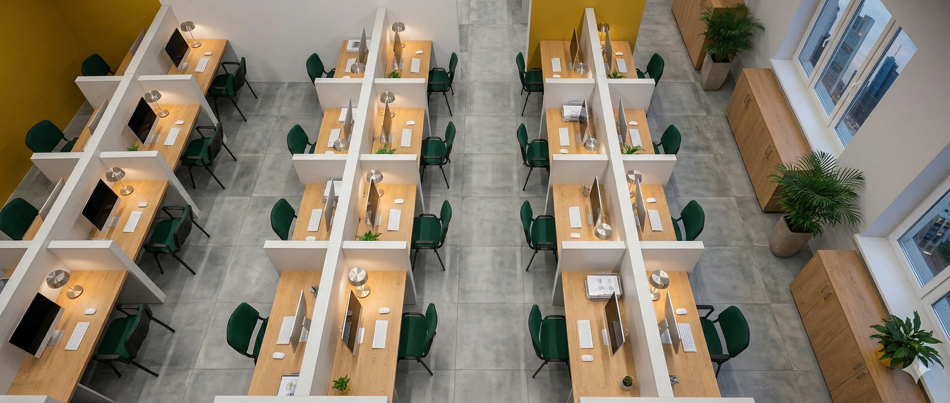 Meble do coworkingu — stanowiska robocze z przegrodami WMS MEBLE